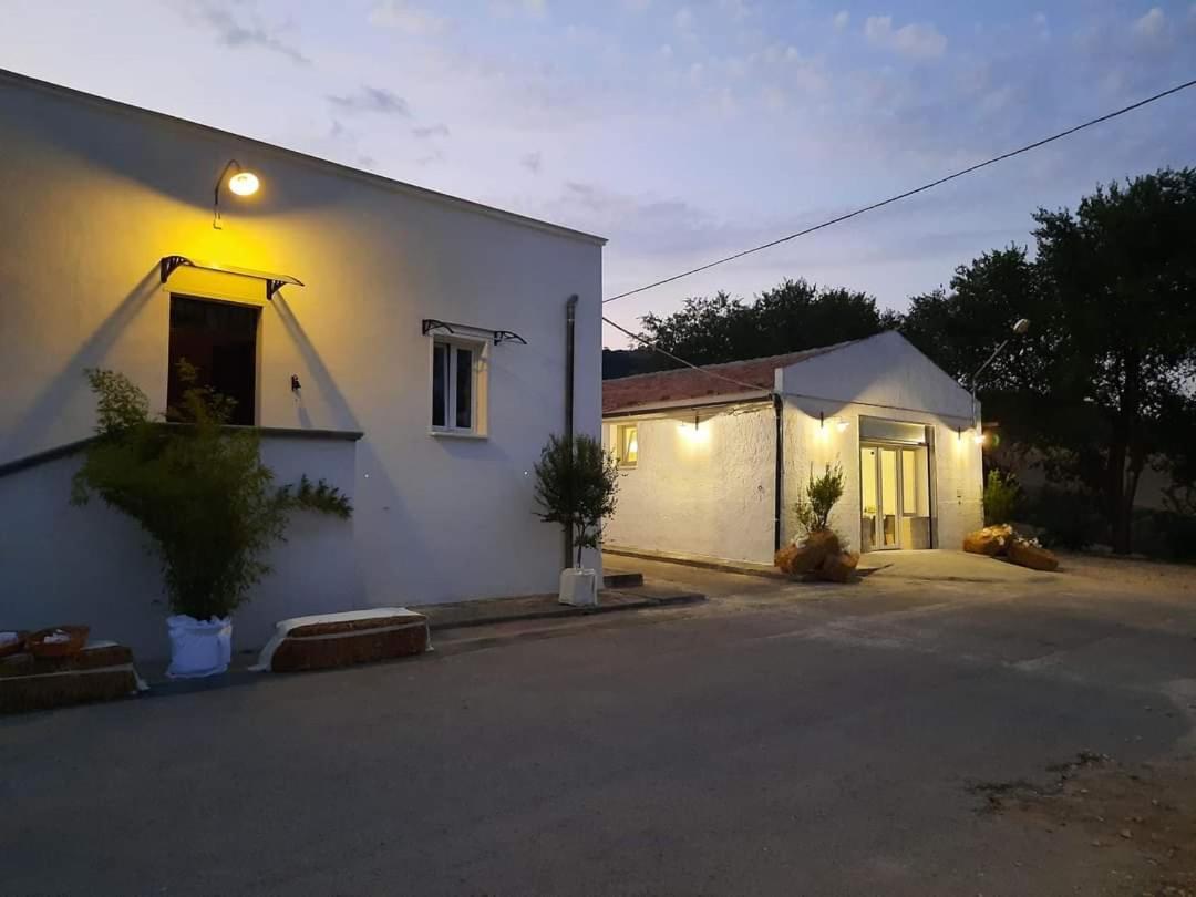 Masseria Santa Maria Гравина ин Пулия Екстериор снимка